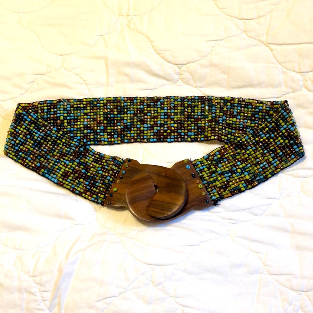 Stretchy beaded wood clasp belt